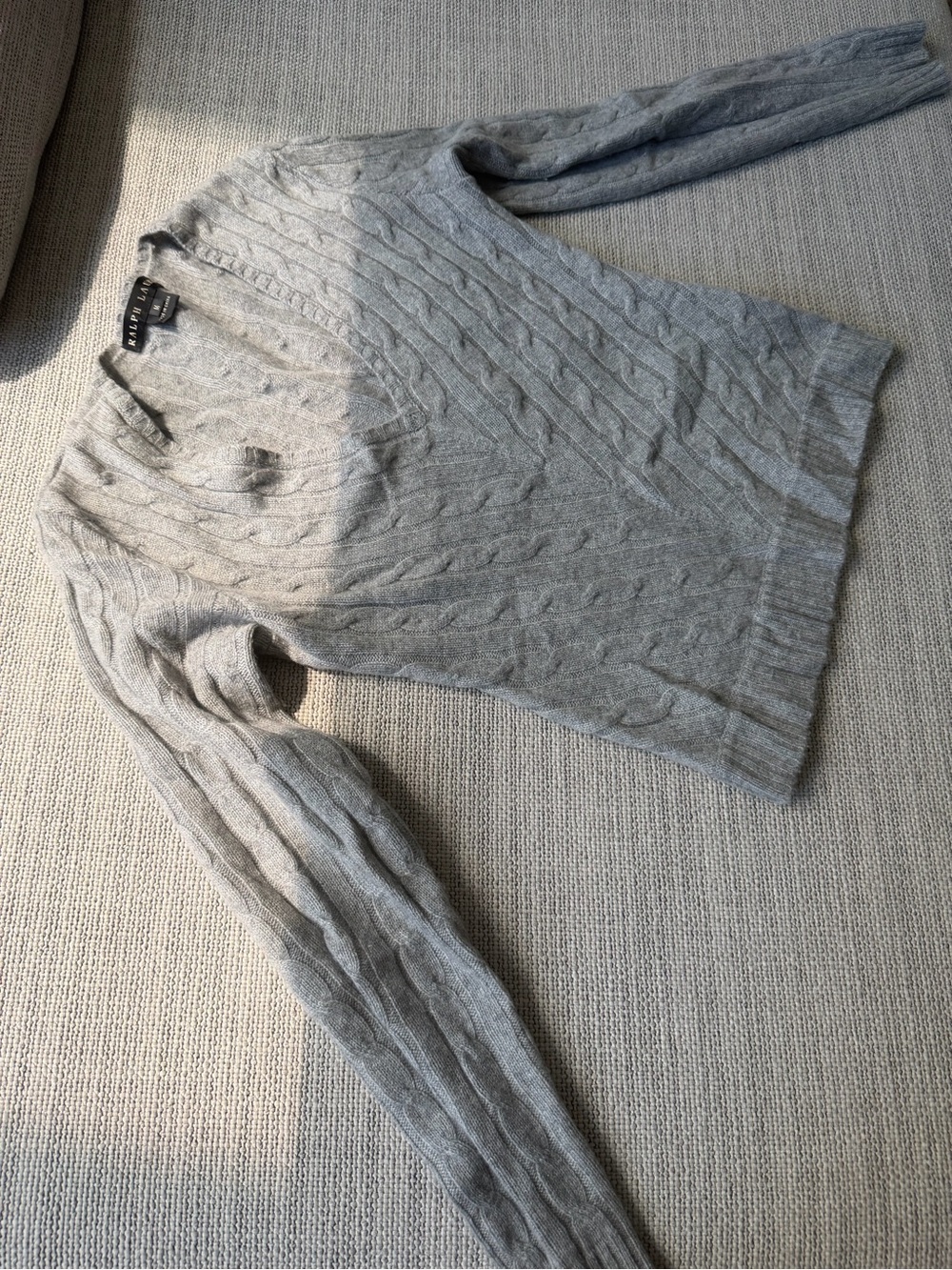 Cable Knit V-Neck Sweater - Gray
